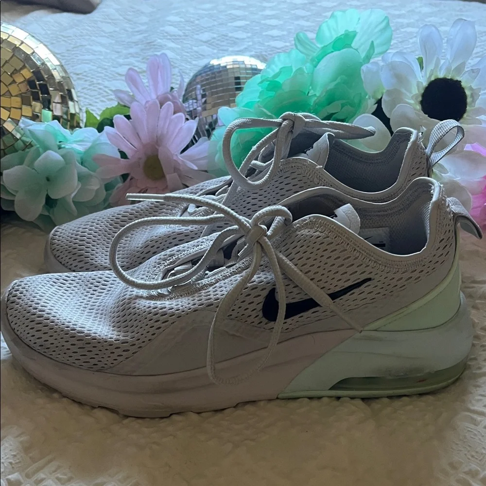 Nike Air Max Light Gray and Green Sneakers - Picture 4 of 13